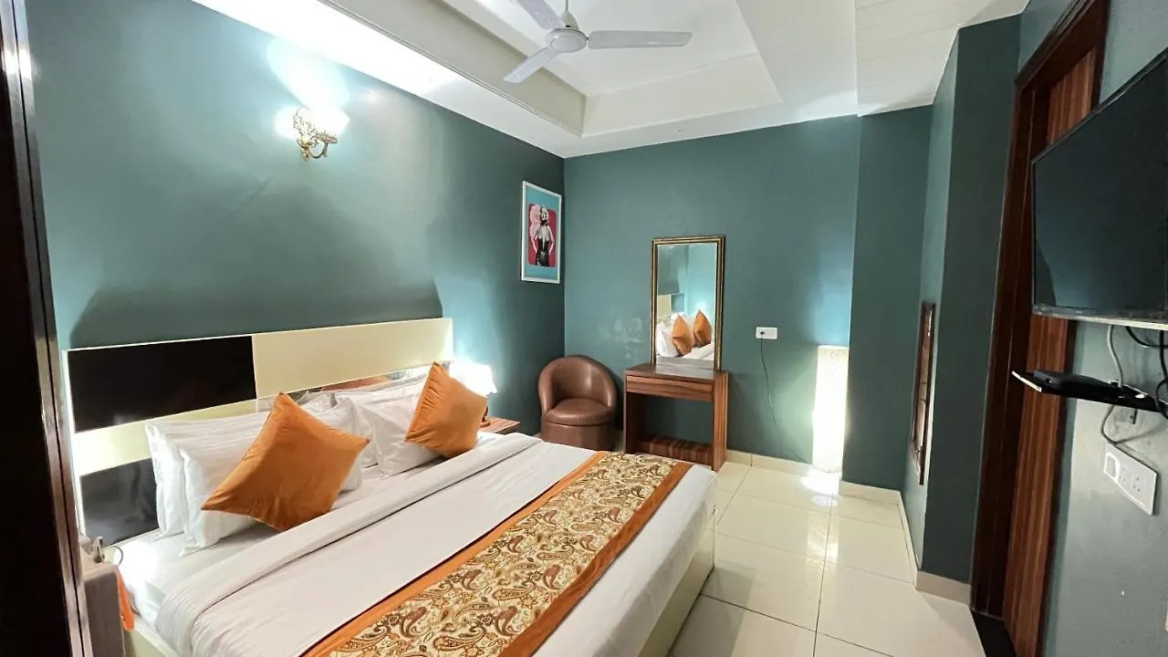 Qotel Comfort Church House Rohini Sector 15 Delhi  Otel Delhi (National Capital Territory of India)